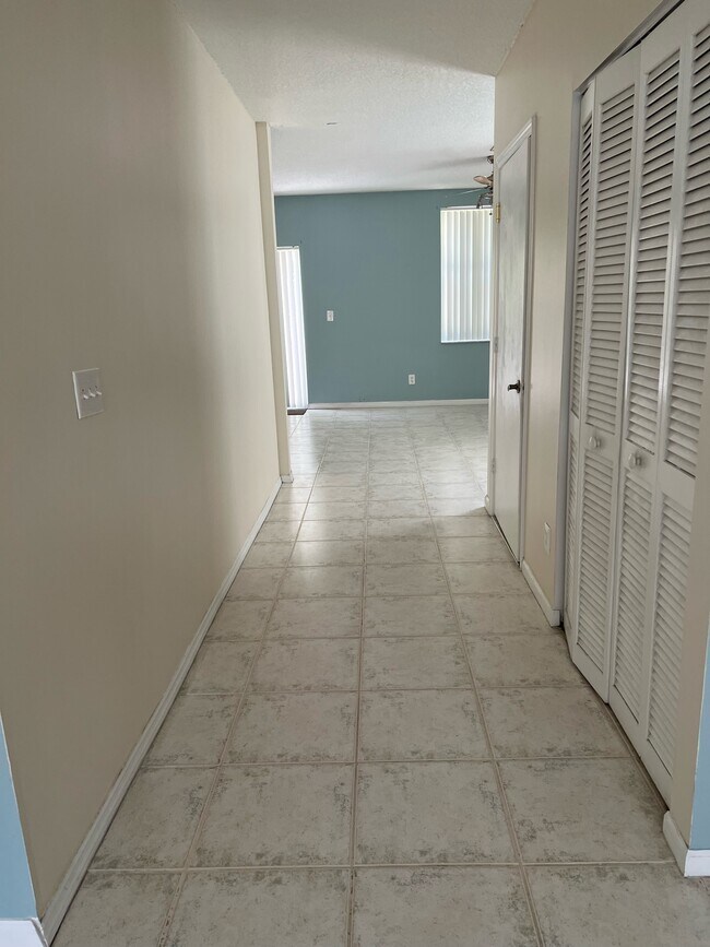 Foto del edificio - 10565 NW 57th Ct