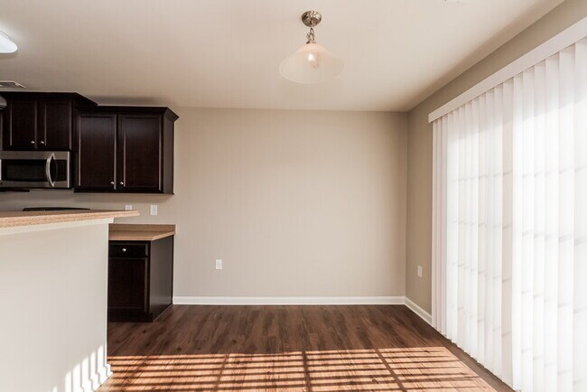 Building Photo - 1537 Summer View Ln