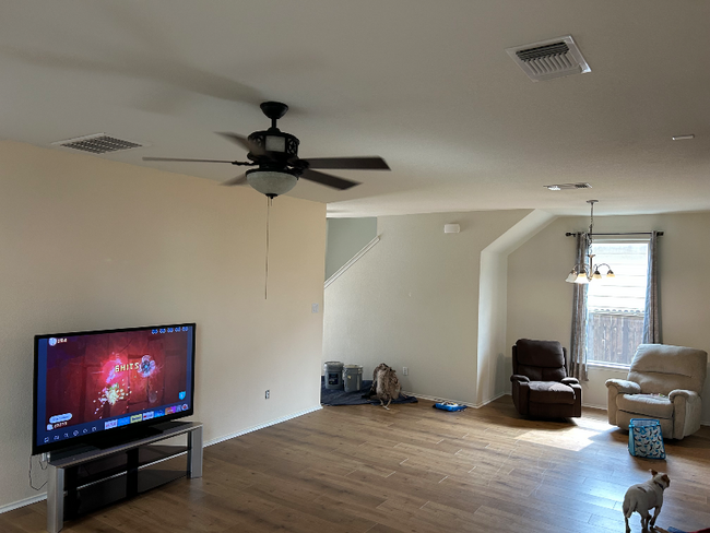 Building Photo - 280 La Dera Dr