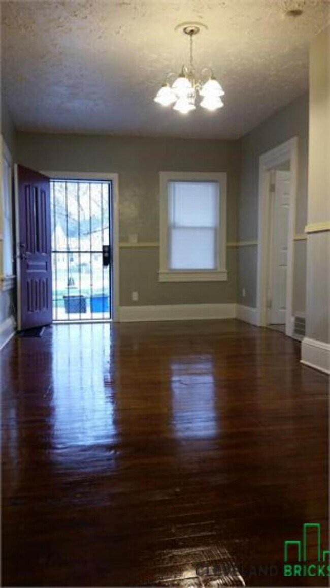 Foto del edificio - 7712 Dudley Ave