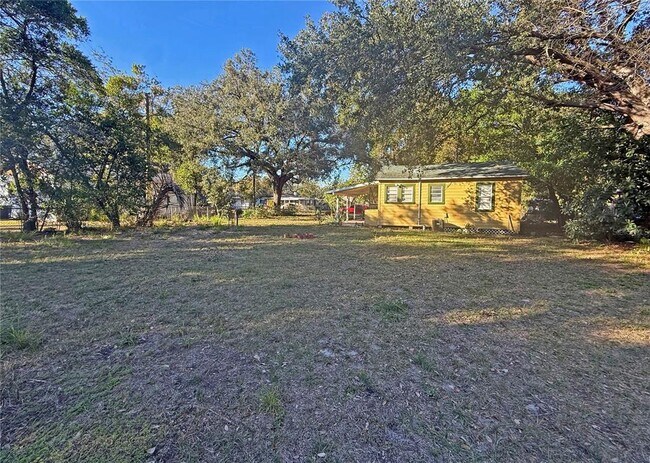 Foto del edificio - 3215 E Louisiana Ave