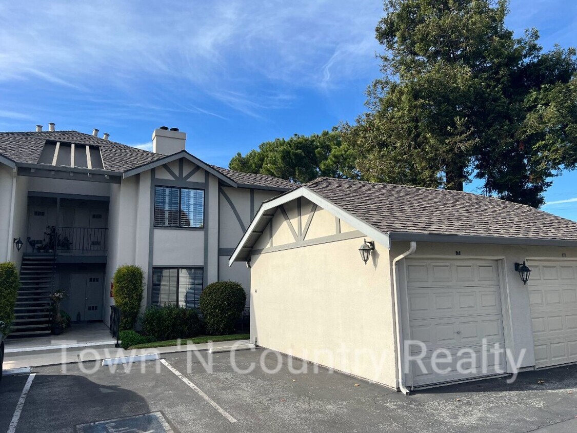 Primary Photo - Spacious & Modern Condo in Gated South Sal...