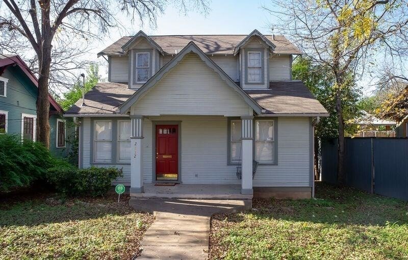 Foto principal - 2832 Salado St