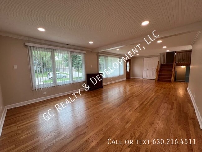 Building Photo - 933 Cornell Ln