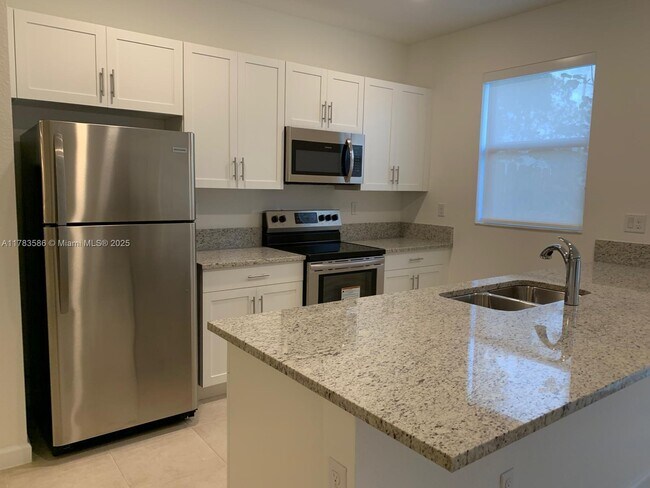 Foto del edificio - 1631 SW 28th St
