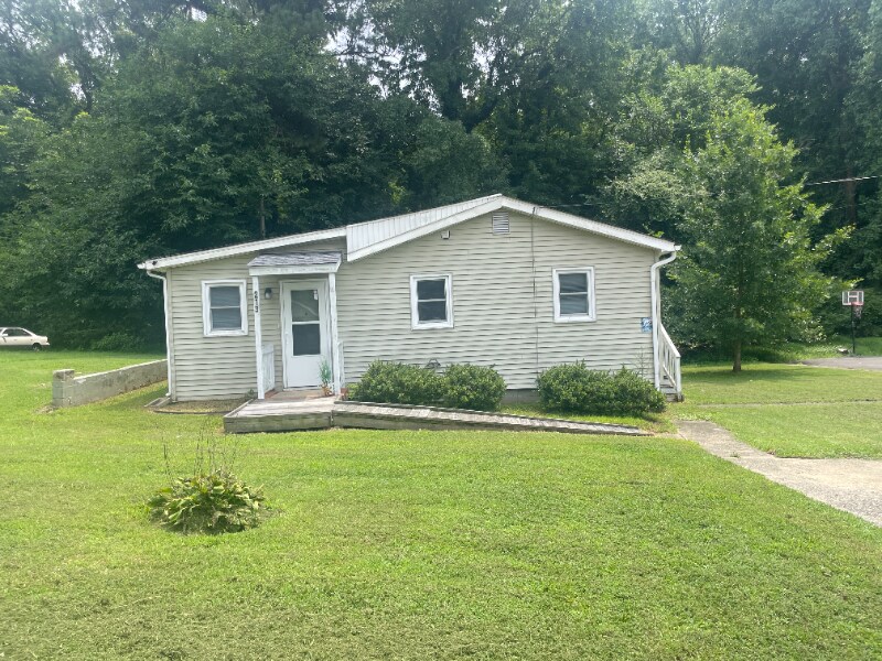 Primary Photo - 213 Spring Dr