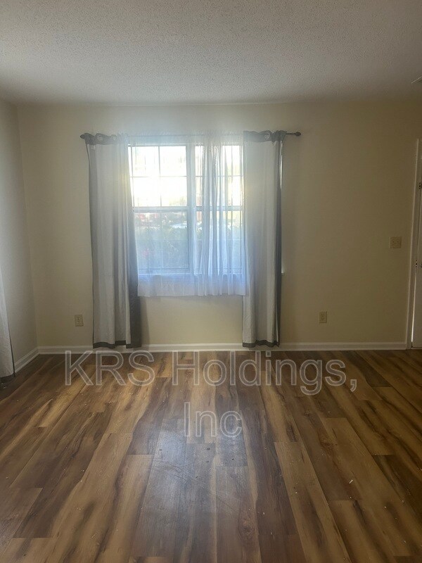 Building Photo - 1181 Rosedale Dr