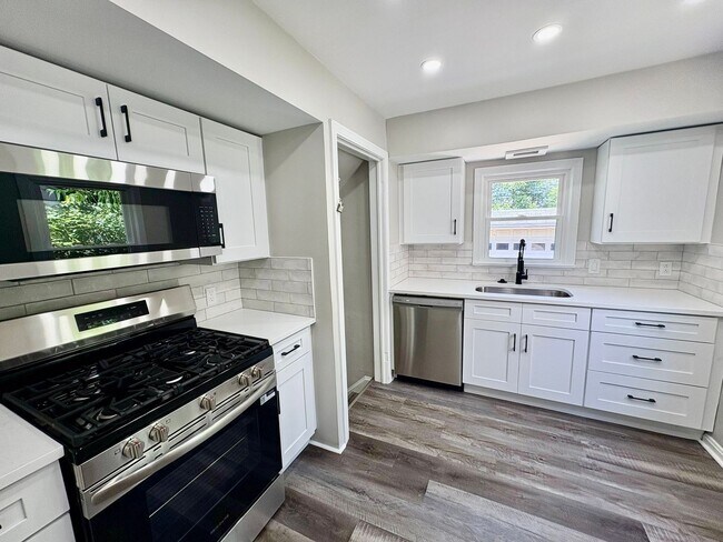 Foto del edificio - 4165 Harwood Rd