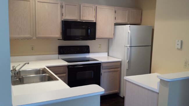 Building Photo - 11535 Square Dr