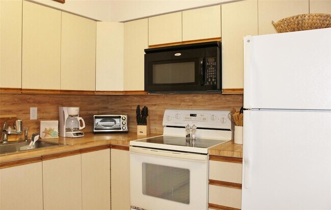 Building Photo - 2706 NE 57th St