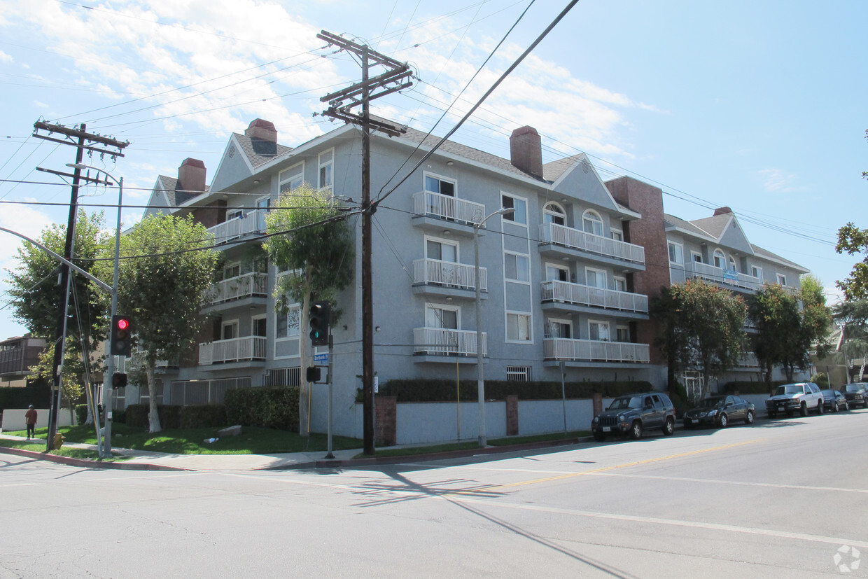 Building Photo - Tarzana Court Apartments