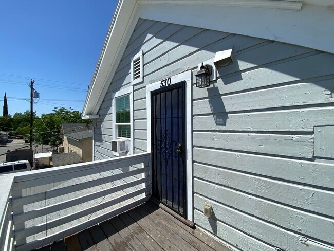 Foto del edificio - 530 S Sierra Nevada St