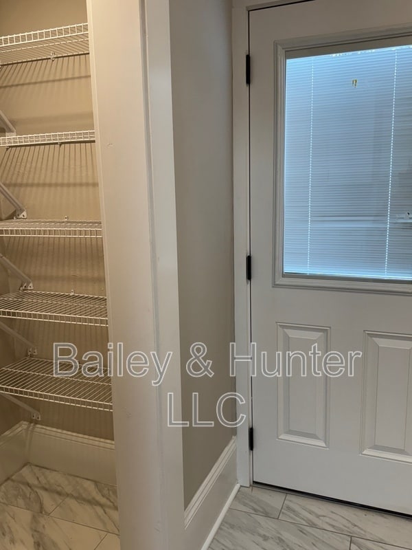 Building Photo - 1385 Hartford Ave SW