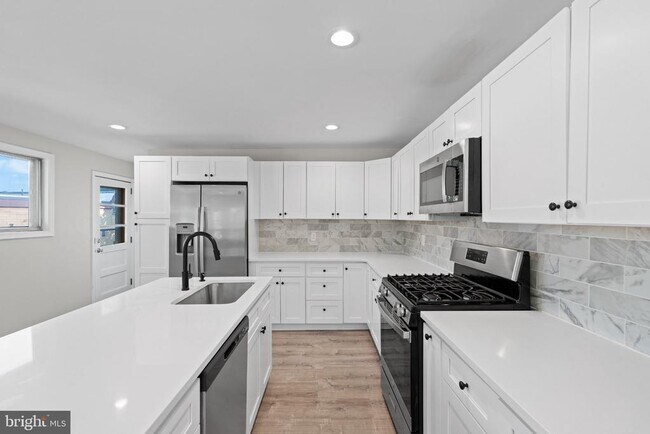 Foto del edificio - 205 Juniper Rd