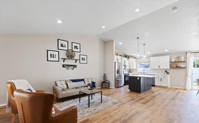 Great Room - 3040 W Dumont Dr