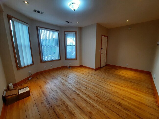 Foto del edificio - Nice Newly Renovated 2BD, 1BATH, 1St FL - ...