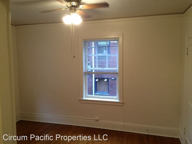 Building Photo - 1 br, 1 bath Apartment - 2062 NW Marshall St.