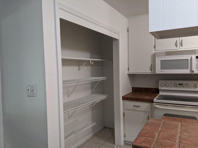Building Photo - 2024 Benita Dr