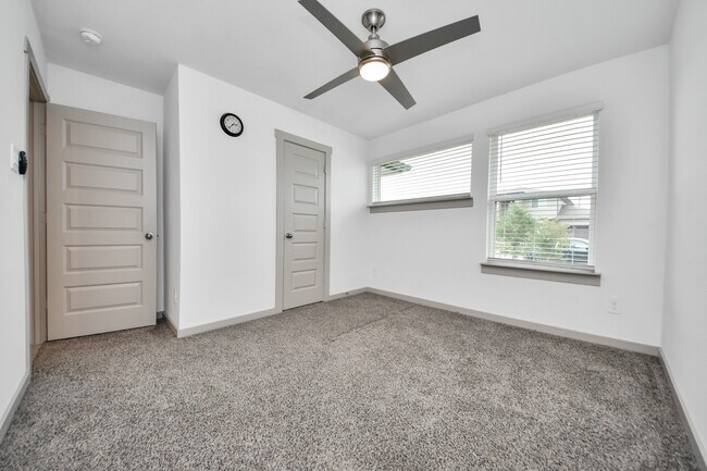 Building Photo - 1118 Hyde Lk Ln