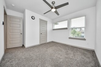 Building Photo - 1118 Hyde Lk Ln