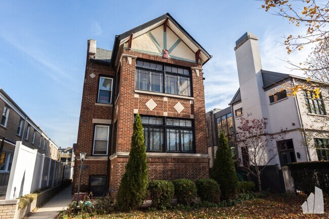 Building Photo - 4411 N Hermitage Ave