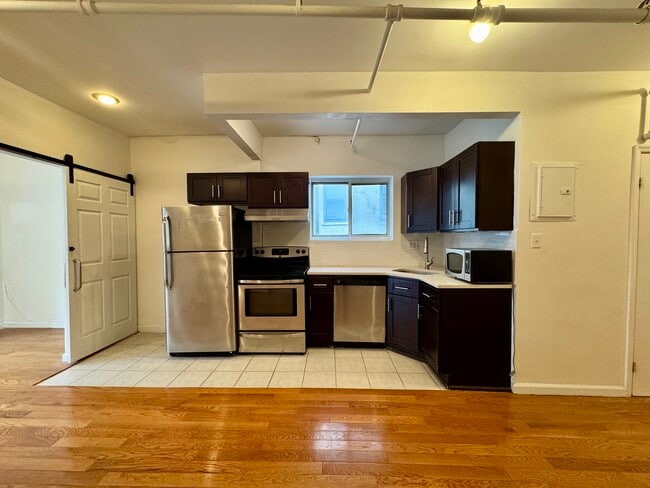 Building Photo - 303 E 53rd St