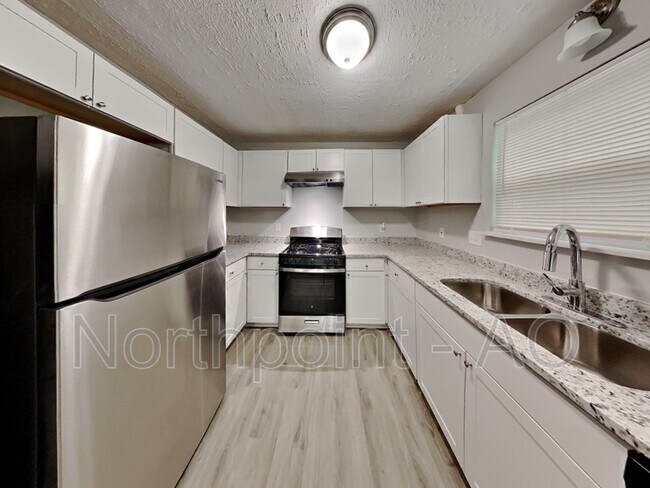 Foto del edificio - 8591 Creekview Ct