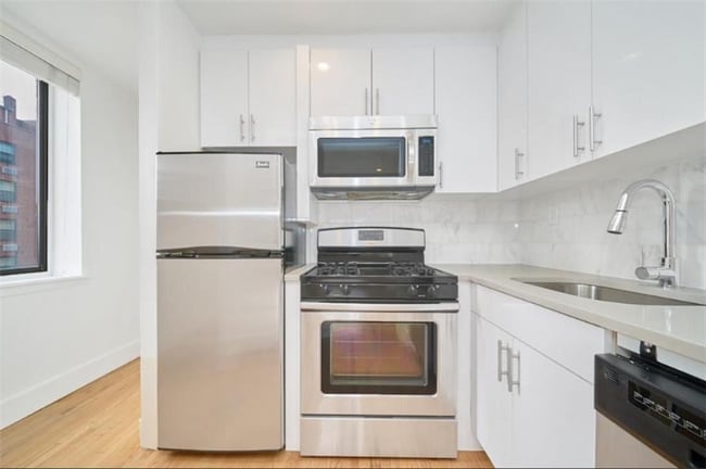 Building Photo - 344 E 63rd St