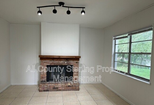 Foto del edificio - 5807 Wolf Rd