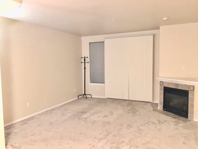 Building Photo - Sonoma Villa Condo