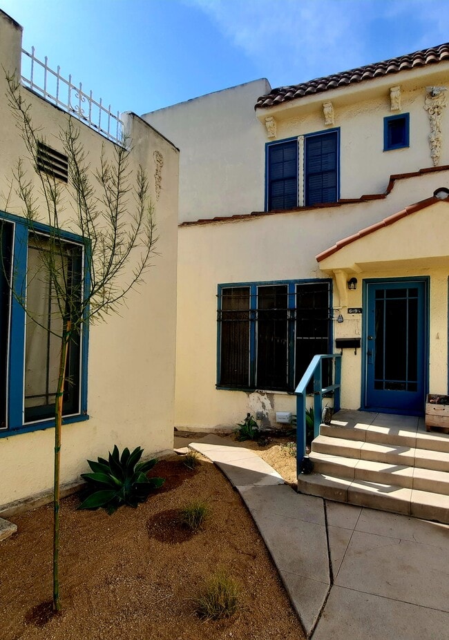 Building Photo - 617 N Sycamore Ave