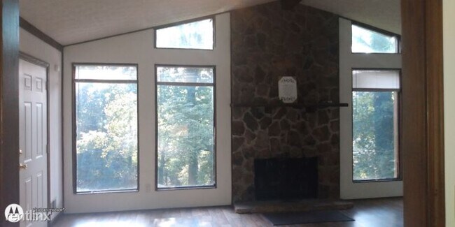 Building Photo - 3 br, 2 bath House - 1080 Powell Wright Rd