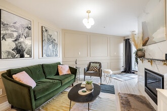 Building Photo - 189 E 16th Ave