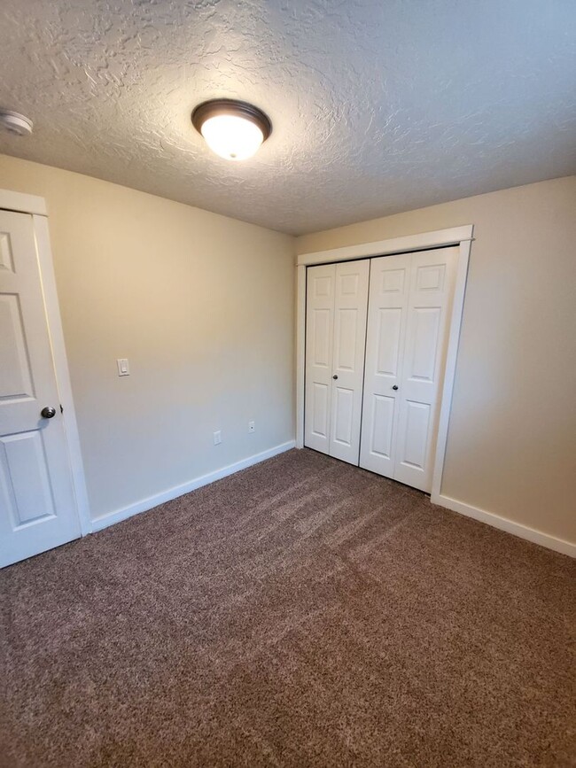 Foto del edificio - 3 Bedroom, 2 Bathroom Home with a 2 Car Ga...