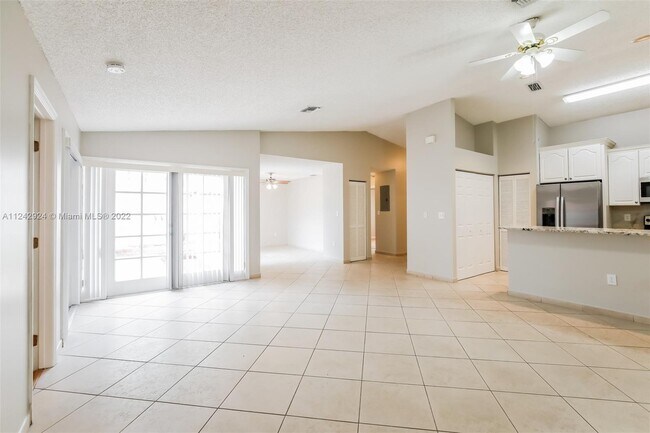 Foto del edificio - 18821 NW 84th Ave