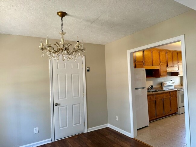 Building Photo - 2913 Horse Shoe Dr