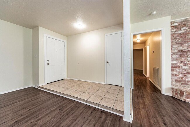 Foto del edificio - 16219 Bougainvilla Ln