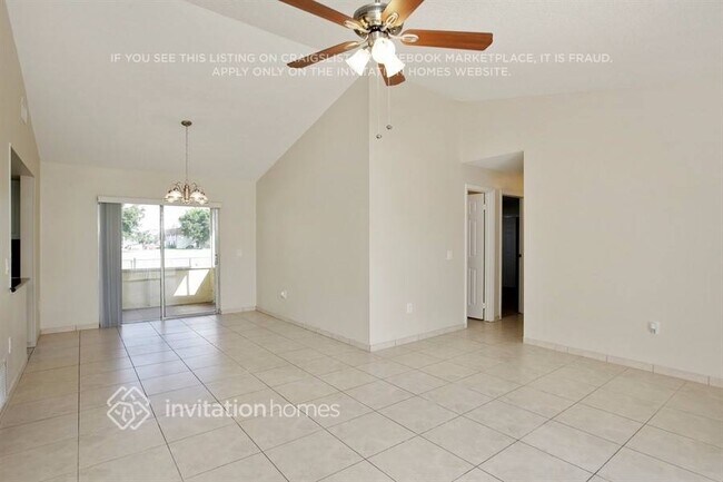 Foto del edificio - 350 NW 99th Way