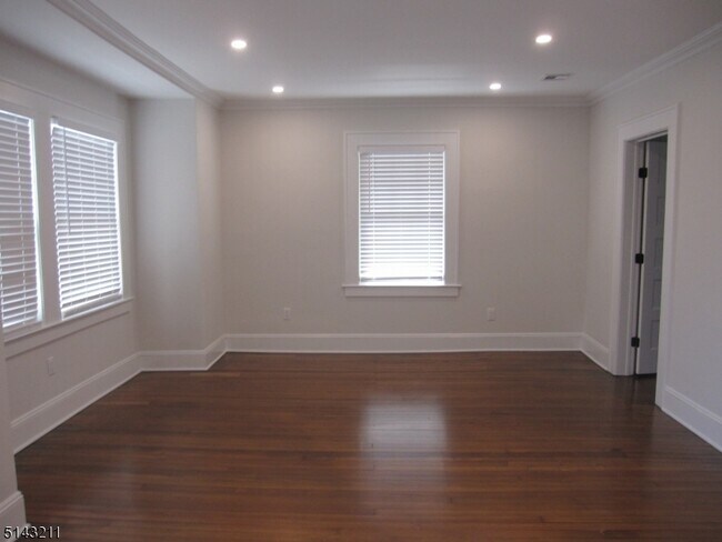 Building Photo - 132 Midland Ave
