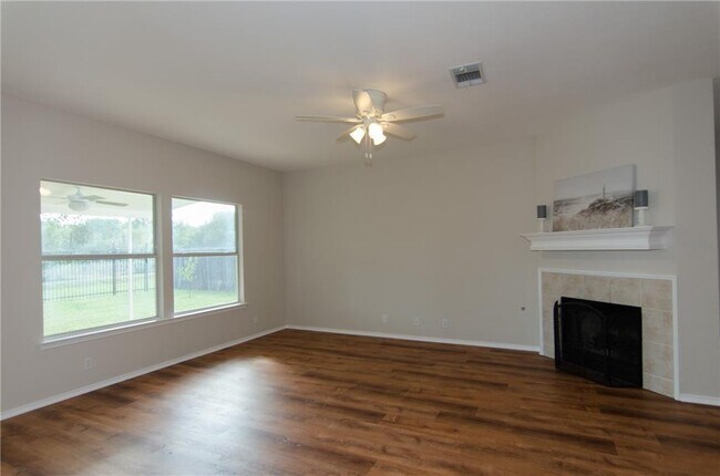 Foto del edificio - 8017 Brienne Dr