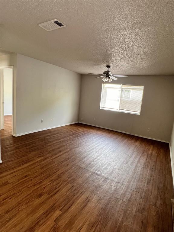 Foto del edificio - 5411 Spring Meadow Rd