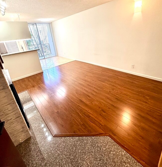 Living Area 17 - 659 S Cloverdale Ave