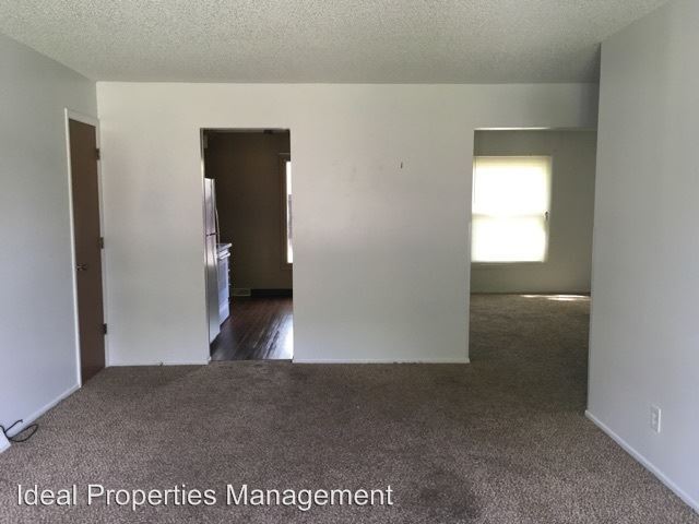 Building Photo - 2206 Lexington Dr