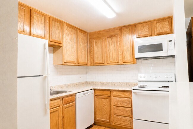 Foto del edificio - 1375 Everett Ct