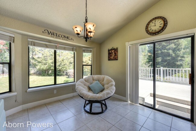 Building Photo - 4 br, 2.5 bath House - 3191 Perlett Dr.
