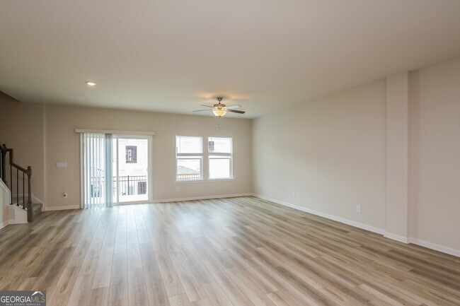 Foto del edificio - 1347 Sunny Lk Dr