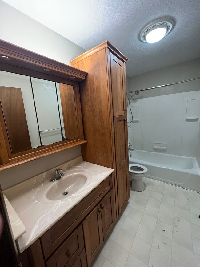 Foto del edificio - 3 Bedroom 2 Bathroom Iowa City Home!