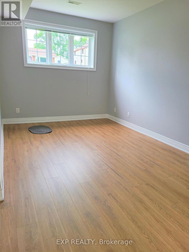 Photo du bâtiment - 11 Donald Ave