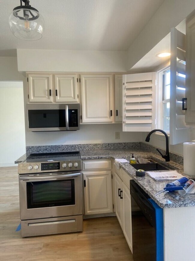 Foto del edificio - Call this gorgeous townhome yours! 2 master bedrooms with detached 2 car garage in Cherry Creek M...