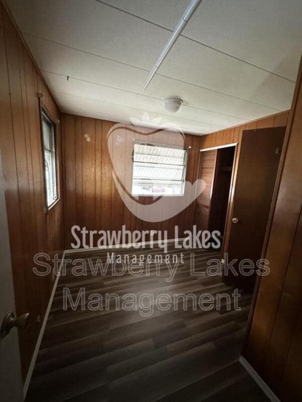 Foto del edificio - 121 Lakeside Dr